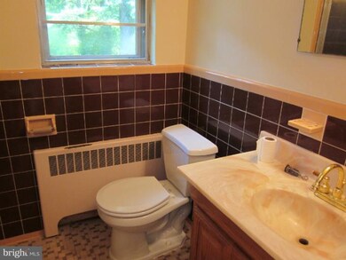 6430 Lily Dhu Ln, Falls Church, VA 22044 - photo 7