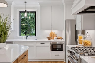 592 Harbor Ct, Shoreview, MN 55126 - photo 6