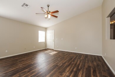 003-photo-living-room-6089616