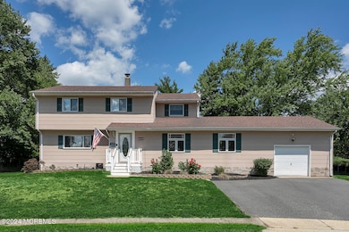 1 Newbury Cir Howell Township-large-003-