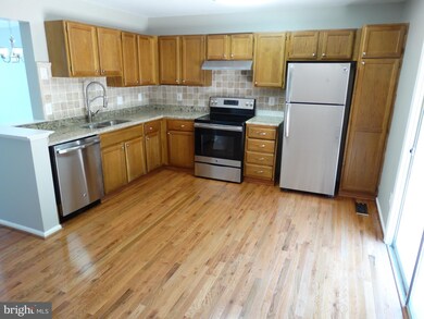 1990 Winslow Ct, Woodbridge, VA 22191 - photo 2