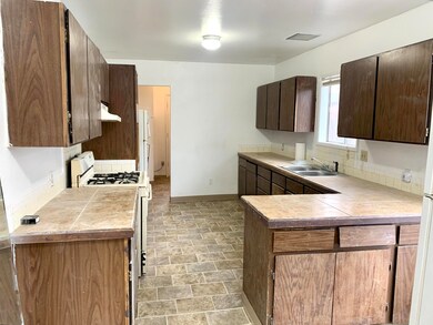 2215 Orchard Ave, Klamath Falls, OR 97601 - photo 4