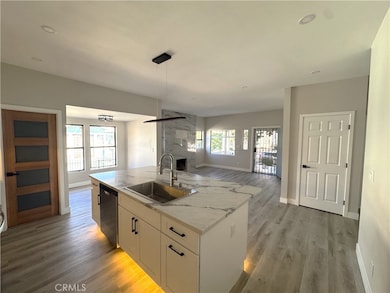 529 W 10th St, Long Beach, CA 90813 - photo 7