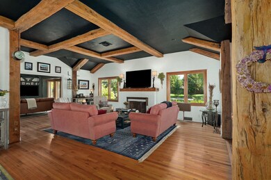 1307 E Catalpa St-9