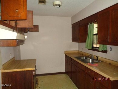 320 S Howard Ave, Picayune, MS 39466 - photo 3