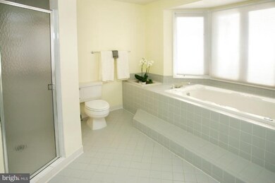 5 Tomlinson Ct, Cabin John, MD 20818 - photo 2