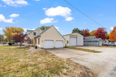 525 N Main St, Sullivan, IL 61951 - photo 3