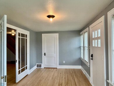 Foyer/Enclosed Porch