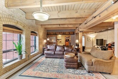 03_404WashingtonAveN_501_10002_LivingRoom_LowRes