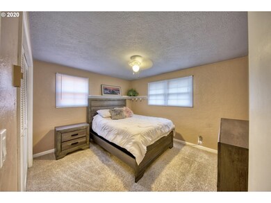 1555 Acacia Ave, Eugene, OR 97408 - photo 5