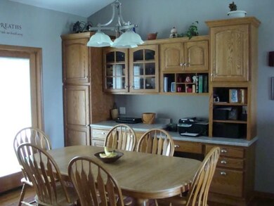 810 S 29th Ave E, Newton, IA 50208 - photo 6