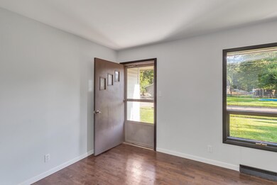 06-83 E clark ave-Windowstill Real Estat