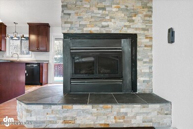 06-Living Room Fireplace_ELI07592