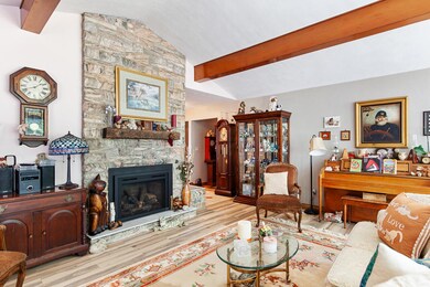 916 Hillcrest Dr - 1004