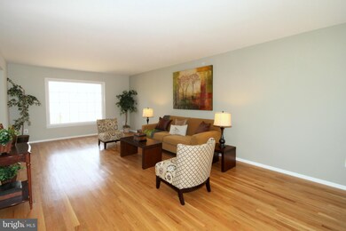9424 Hermitage Dr, Fairfax, VA 22032 - photo 3