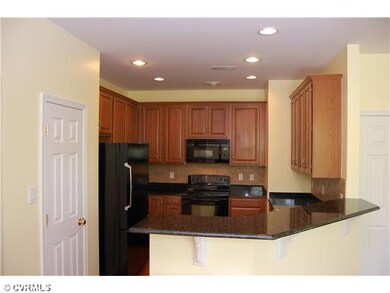 Kitchen - Granite counter tops, ceramic backsplash