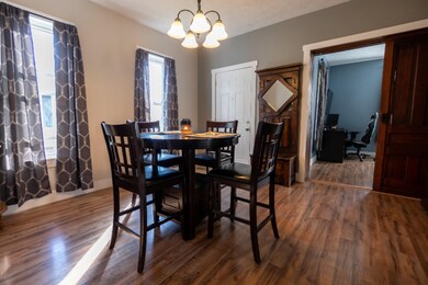 206 Ives Ave SW-4