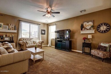04LivingRoom