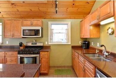 92 Clapp St, Abington, MA 02351 - photo 4