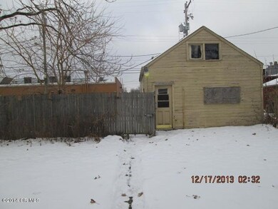 Back Yard and Garage Note The Fencing