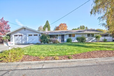 1109 SW Juniper Dr, Grants Pass, OR 97526 - photo 2