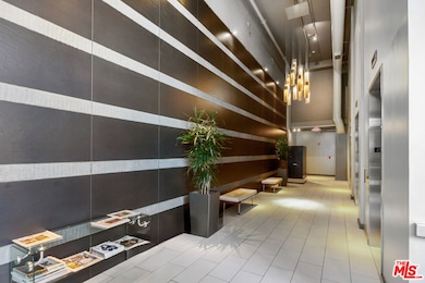 Market Loft Condos unit 237, Los Angeles, CA 90015 - photo 3