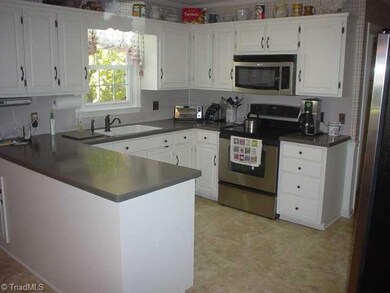 2005 Harvell St, Asheboro, NC 27205 - photo 3