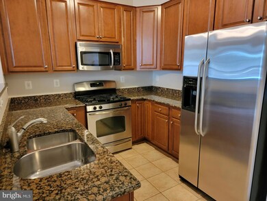 15555 John Diskin Cir, Woodbridge, VA 22191 - photo 7