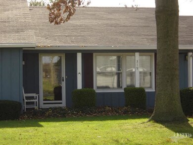 319 Maplewood Dr, Ossian, IN 46777 - photo 5