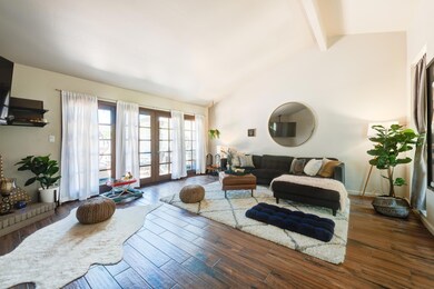 003_Living Room