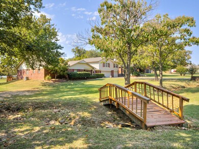 77 N Spinnaker Run, Stigler, OK 74462 - photo 2