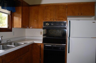 1718 S 19th St, Grand Forks, ND 58201 - photo 4