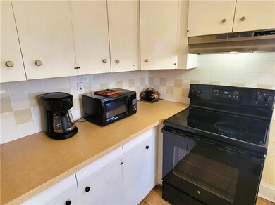 10 Braman St unit 2, Newport, RI 02840 - photo 4