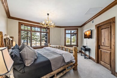 50 Peak View-large-001-016-Bedroom-1500x