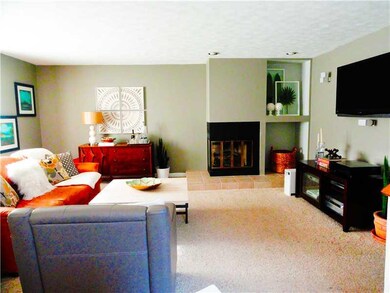 Living Room. large confortable Living Room with 2 