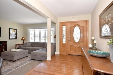 929 S Kent Ave, Elmhurst, IL 60126 - photo 2