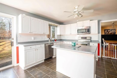 1108 Gatehouse Rd, High Point, NC 27262 - photo 5