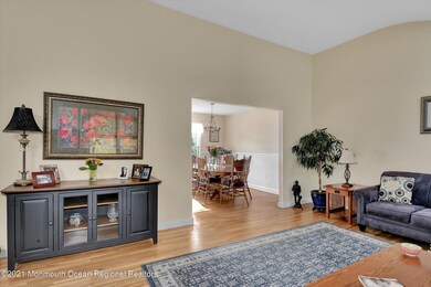 06-Living Room to Dining