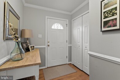 7913 Bethelen Woods Ln, Springfield, VA 22153 - photo 3