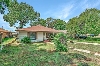 104 W Acheson St, Denison, TX 75021 - photo 3