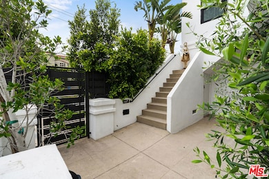 8474 Oakwood Ave, Los Angeles, CA 90048 - photo 2