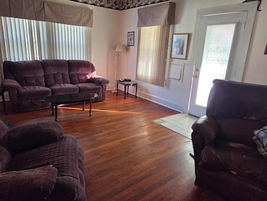 404 E 3rd St, Grayson, KY 41143 - photo 3