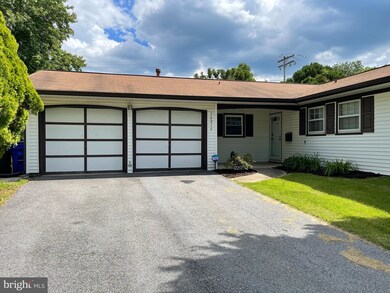 12217 Rolling Hill Ln, Bowie, MD 20715 - photo 2