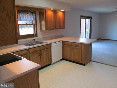 333 Norfolk Dr, Warrenton, VA 20186 - photo 2