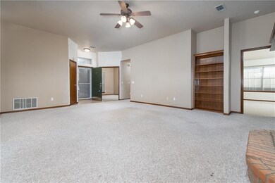 500 Gyrfalcon Dr, Norman, OK 73072 - photo 7