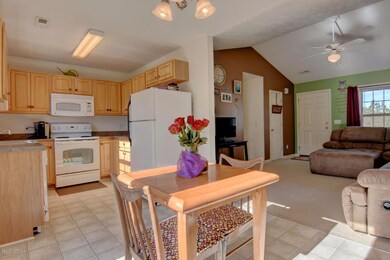 137 Belvedere Dr Holly Ridge-large-009-5