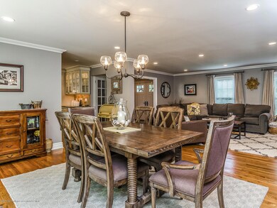 015-Dining_Room-4653296-medium4x3