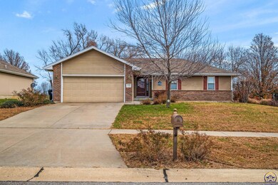 4516 SW Lakeside Dr, Topeka, KS 66610 - photo 2