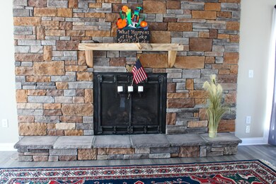 518 Twin Creek Loop, Jamestown, KY<|>Pub