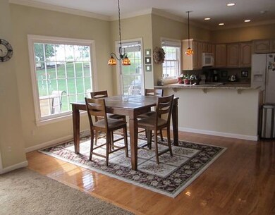 Kitchen. Breakfast area